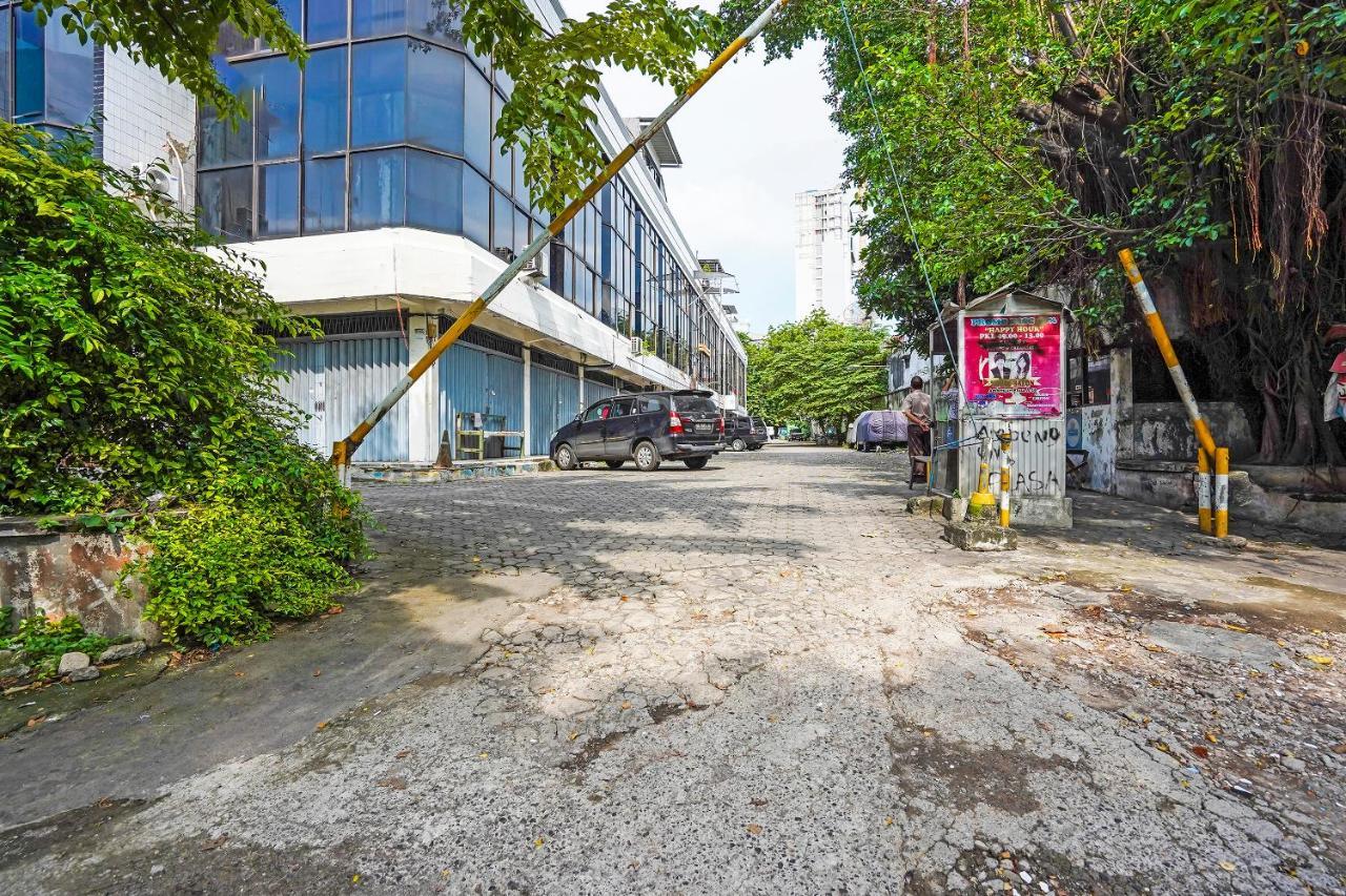 ホテル Spot On 90147 Gosepa Ambengan Plaza スラバヤ エクステリア 写真
