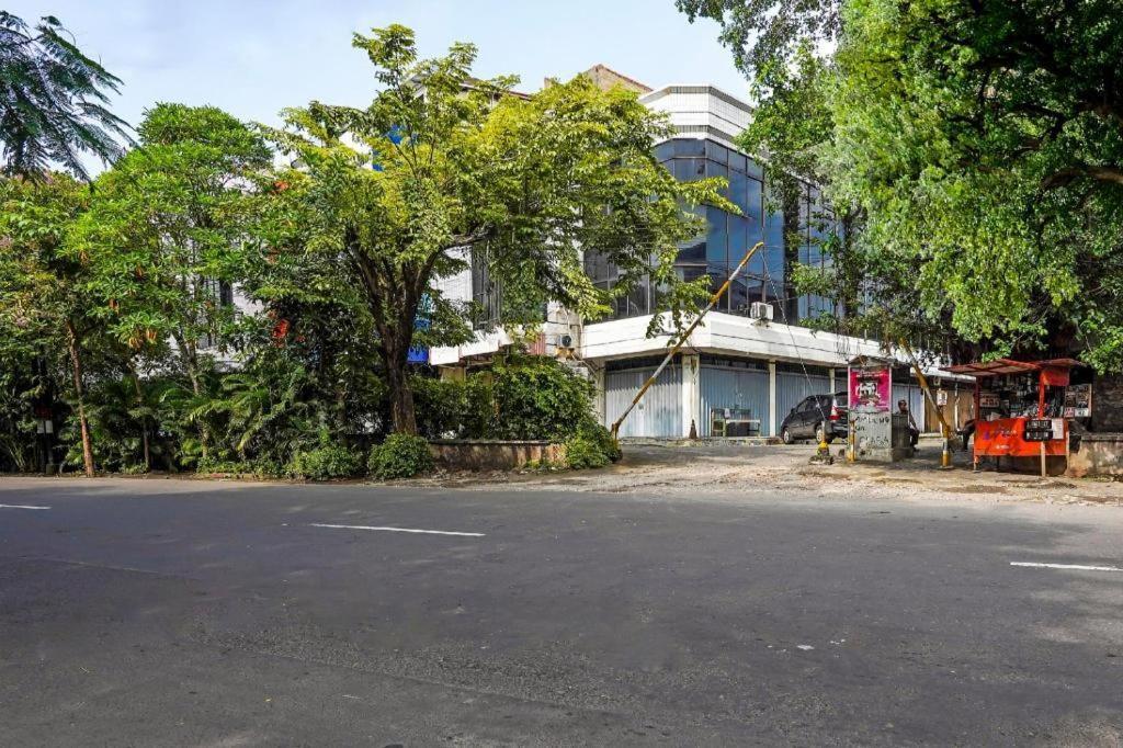 ホテル Spot On 90147 Gosepa Ambengan Plaza スラバヤ エクステリア 写真